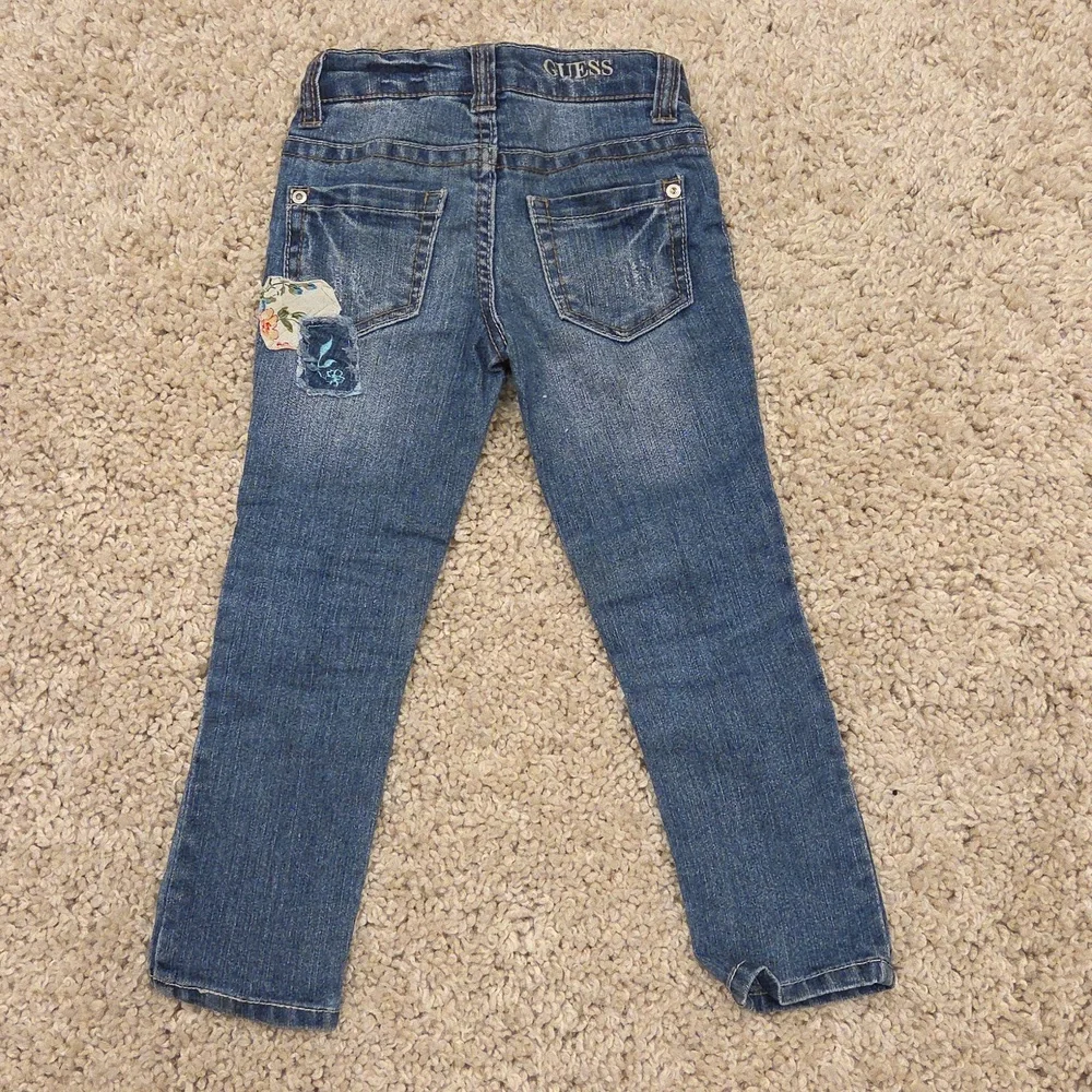Guess Jeans Size 4 - Picture 4 of 5
